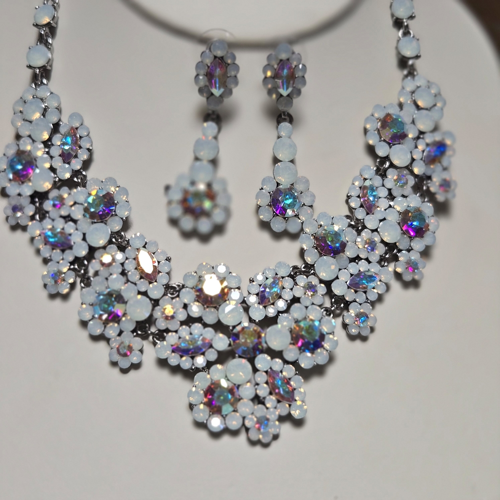Elegant Swarovski White and AB Floral Necklace Set - New